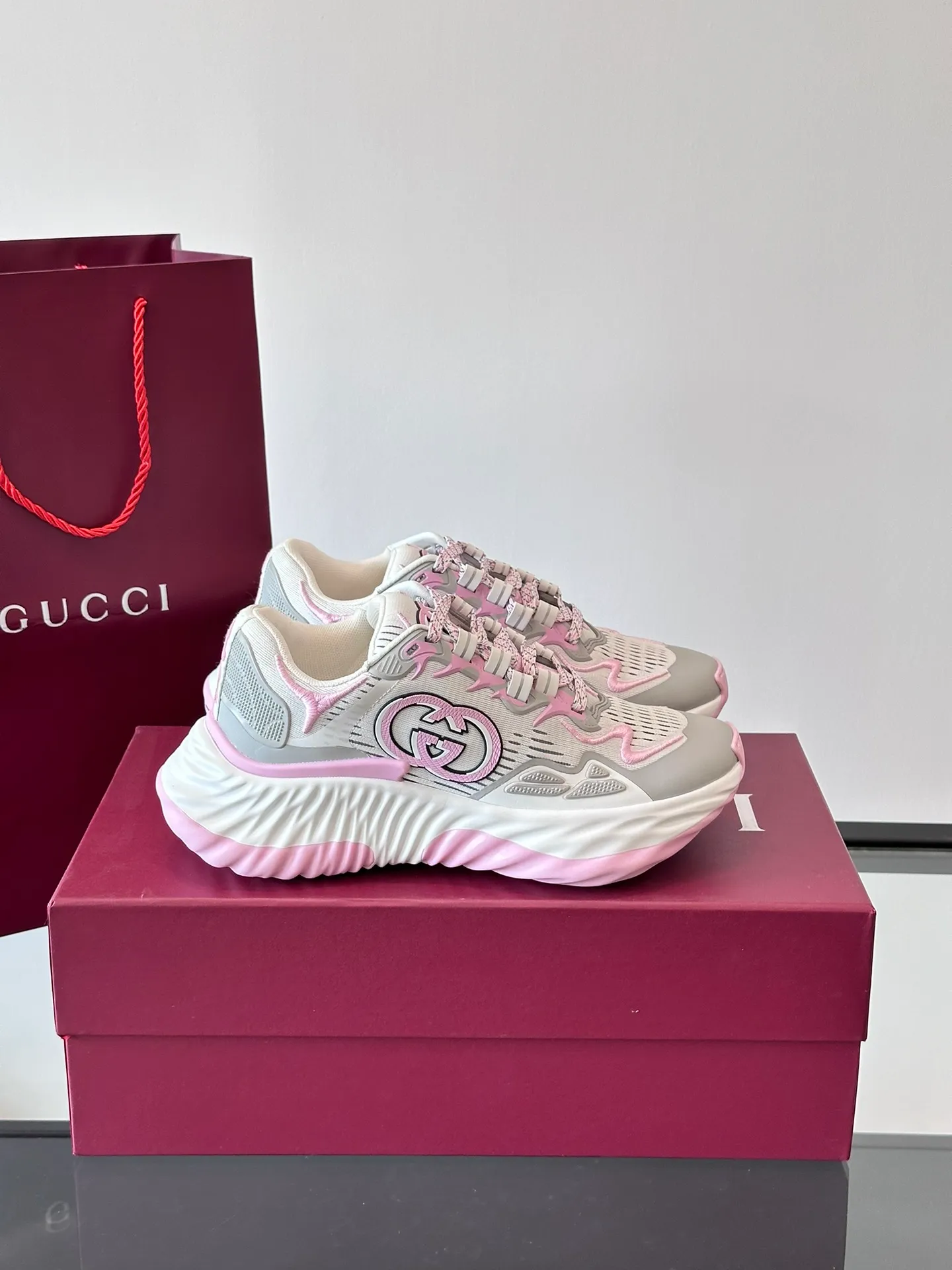 Men's Men's Shoes💰p760 "Gucc*" Ri Men's Men's Shoes💰p Men's Men's Shoes💰ple Series 2024ss👫Couple Style Casual Sports Shoes, buy the original and accurately reproduce it! Restore the quality of details, Gucci Ri men's shoes 💰p men's shoes 💰ple series sports shoes are made with innovative stitching technology to create a flowing texture like water. The leather design is paired with three-dimensional interlocking Double G leather patches and Gucci letter metal accessories, creating a free flowing texture of the entire shoe with a 3D effect. A classic and versatile piece that feels super comfortable on your feet! Male 39-44 Female 35-39